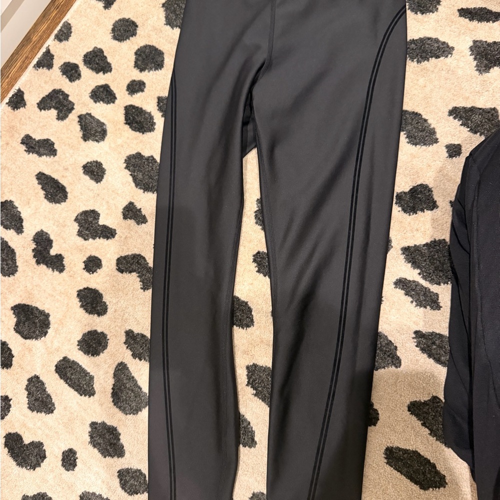 ALO Yoga Black Sports Bra and Leggings Set - Picture 6 of 6